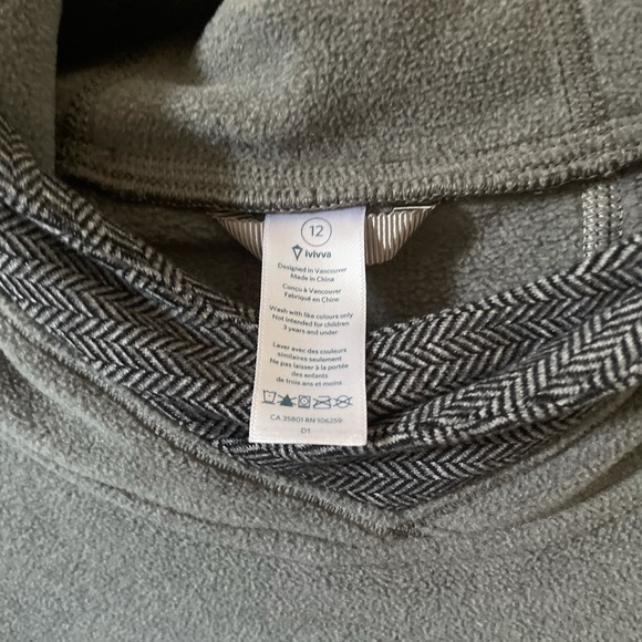 Ivivva pullover hoddie - Picture 3 of 3